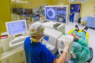 Operace šedého zákalu provádíme na našich očních klinikách v Praze, Brně a Českém Těšíně.