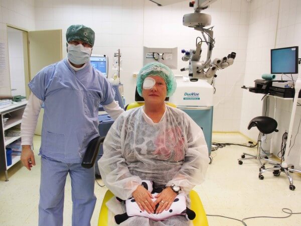 „Operace jsem se bála. Ale zbytečně. Po operaci vidím vše krásně barevně,“ říká pacientka DuoVize.